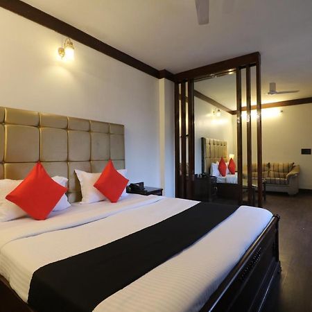 Hotel Clark Heights New Delhi Buitenkant foto