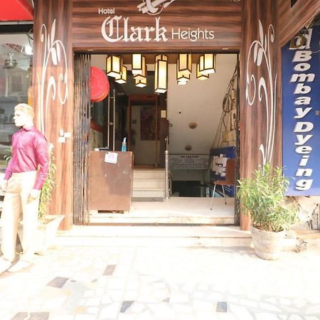 Hotel Clark Heights New Delhi Buitenkant foto