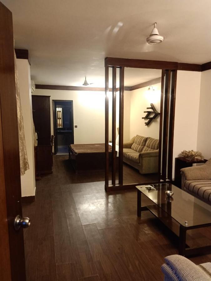 Hotel Clark Heights New Delhi Buitenkant foto