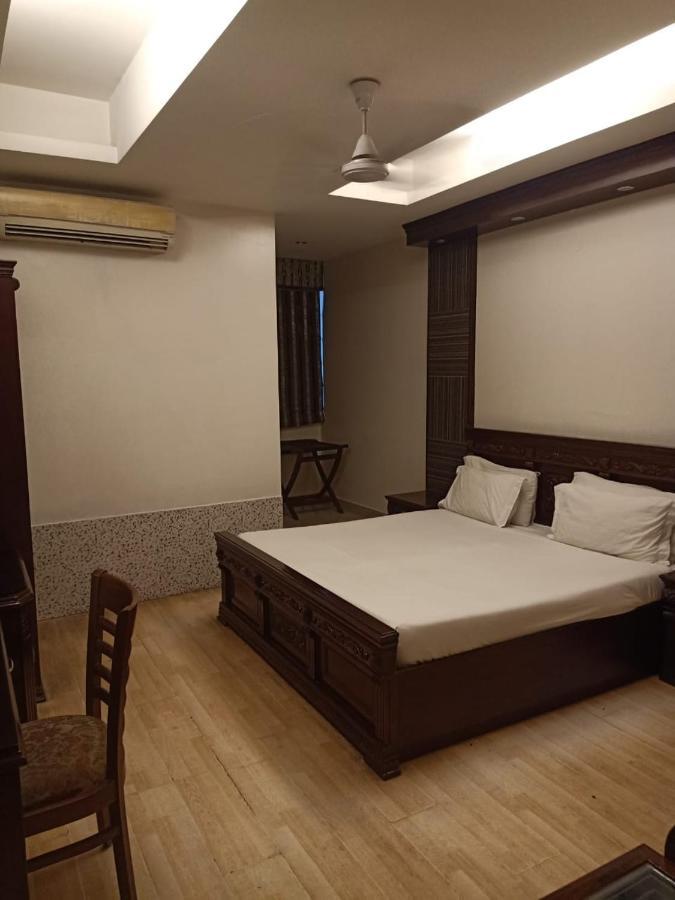 Hotel Clark Heights New Delhi Buitenkant foto