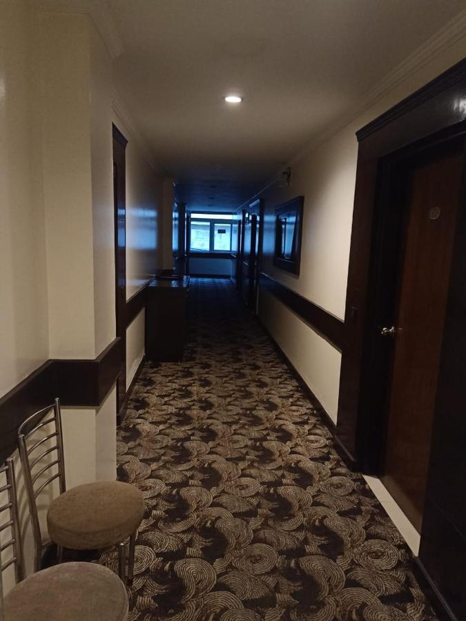 Hotel Clark Heights New Delhi Buitenkant foto