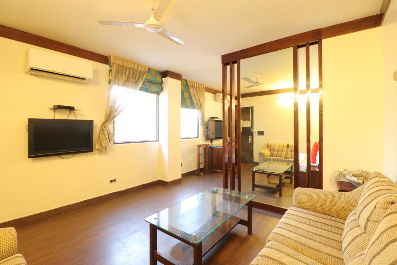 Hotel Clark Heights New Delhi Buitenkant foto