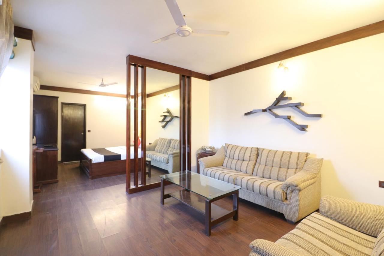Hotel Clark Heights New Delhi Buitenkant foto
