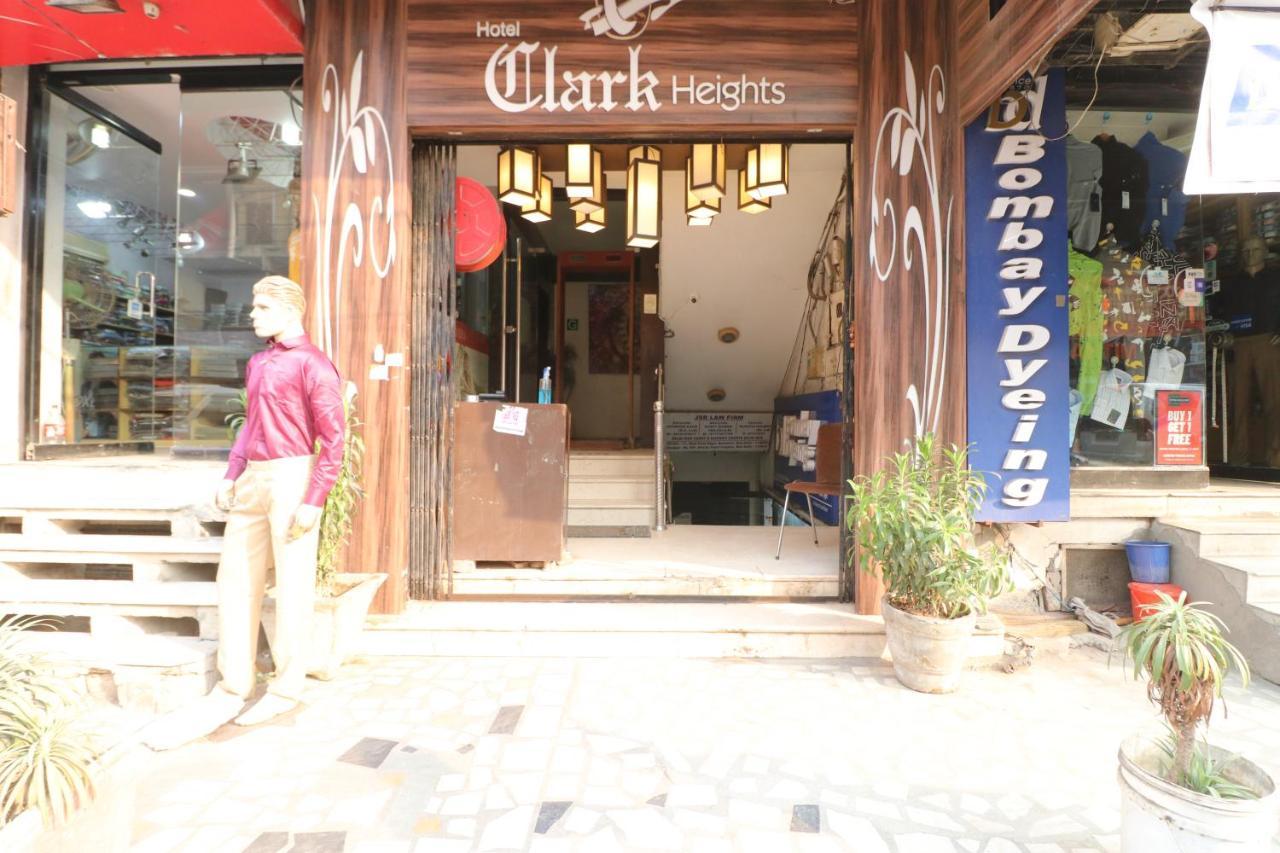 Hotel Clark Heights New Delhi Buitenkant foto
