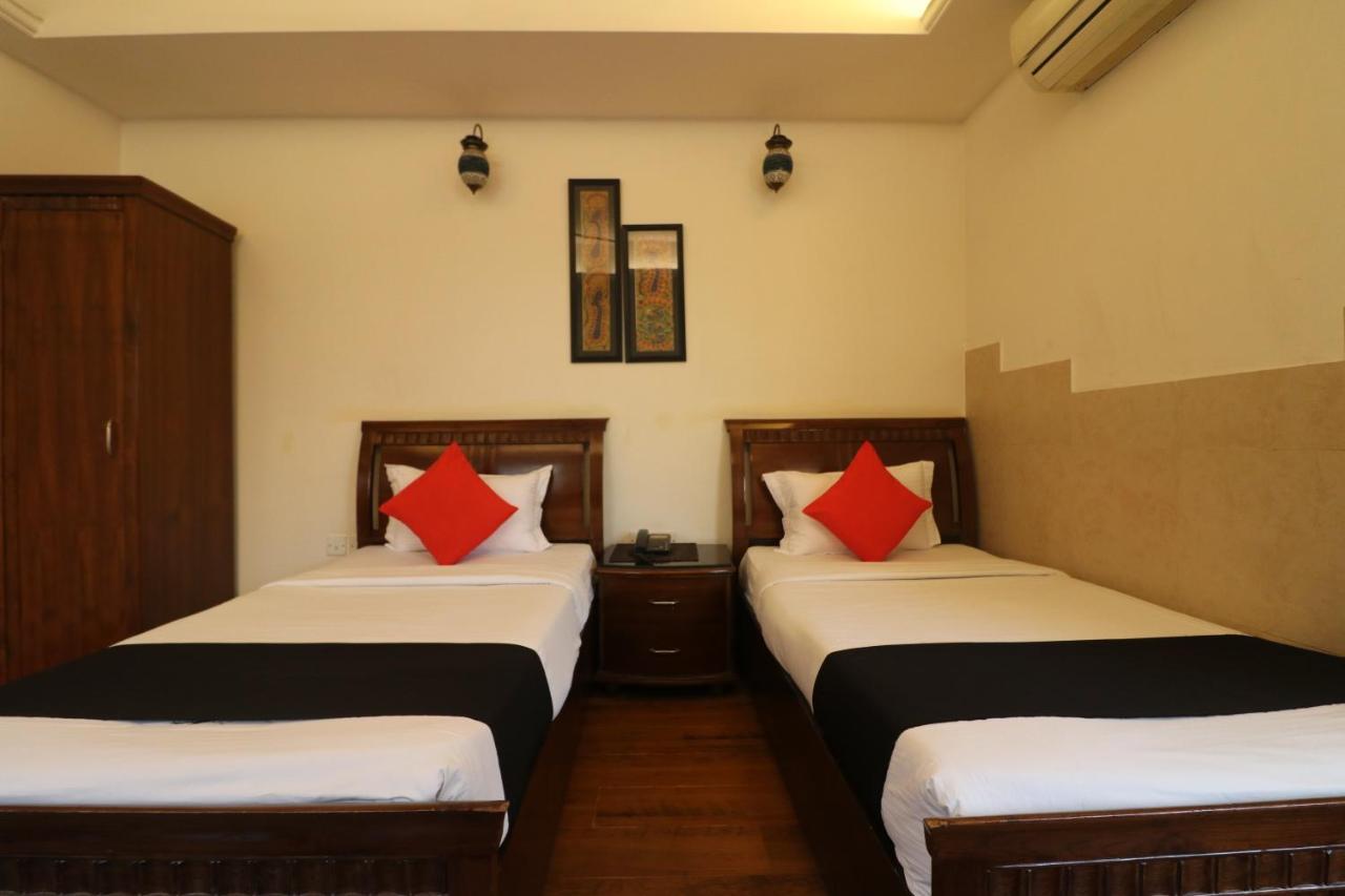 Hotel Clark Heights New Delhi Buitenkant foto
