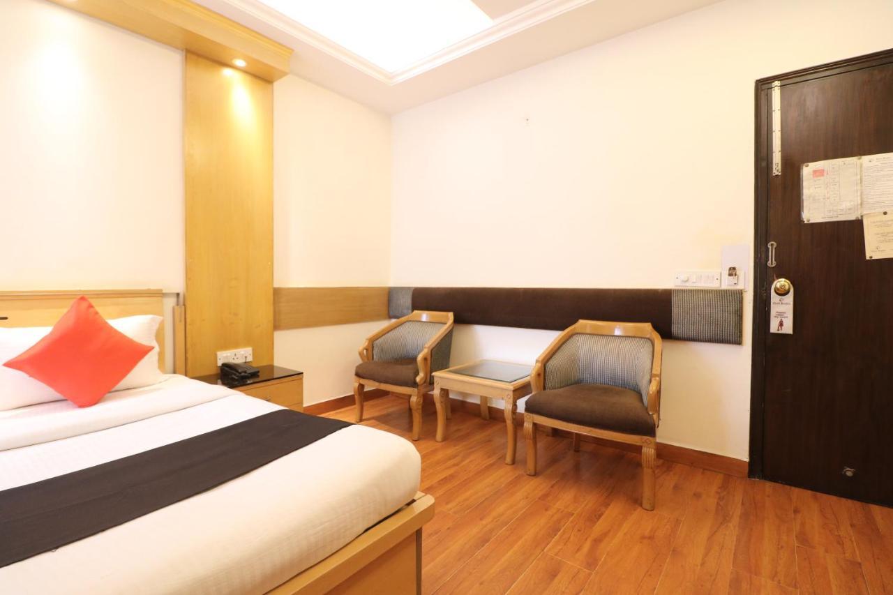 Hotel Clark Heights New Delhi Buitenkant foto