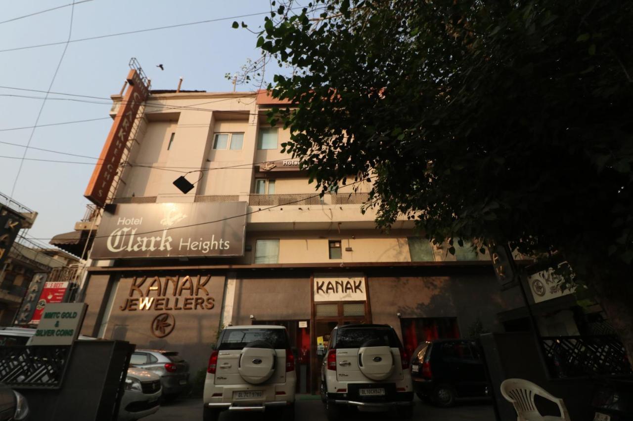 Hotel Clark Heights New Delhi Buitenkant foto