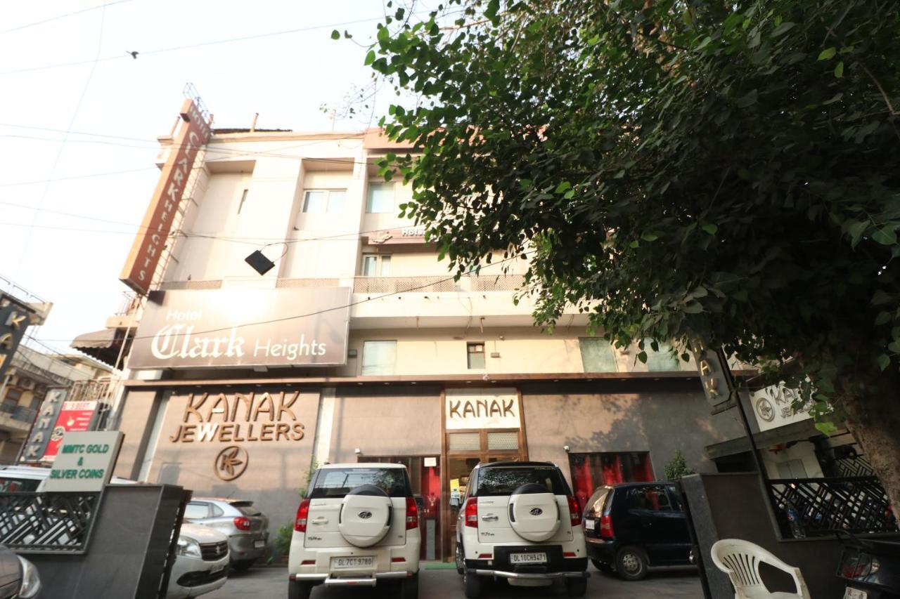 Hotel Clark Heights New Delhi Buitenkant foto