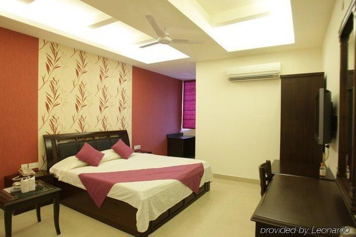 Hotel Clark Heights New Delhi Kamer foto