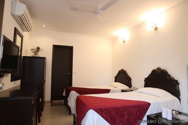 Hotel Clark Heights New Delhi Kamer foto