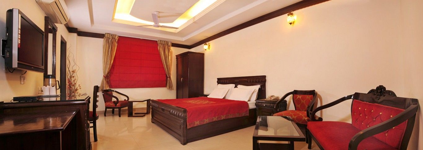 Hotel Clark Heights New Delhi Buitenkant foto