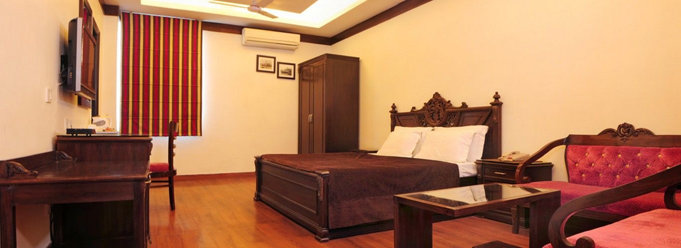 Hotel Clark Heights New Delhi Buitenkant foto