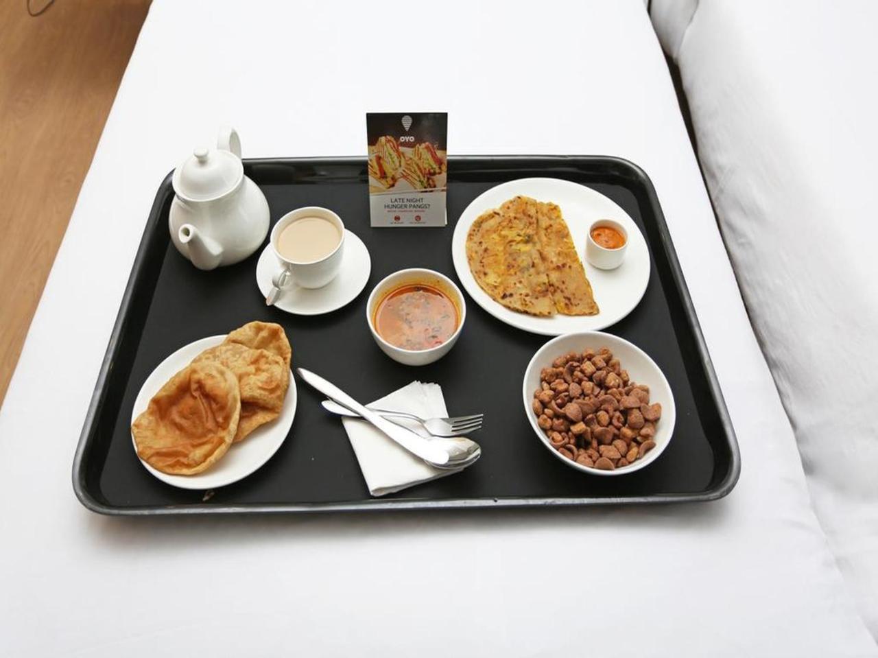Hotel Clark Heights New Delhi Buitenkant foto