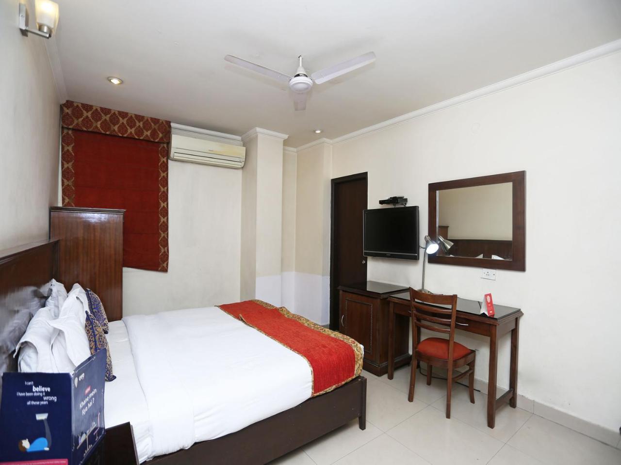 Hotel Clark Heights New Delhi Buitenkant foto