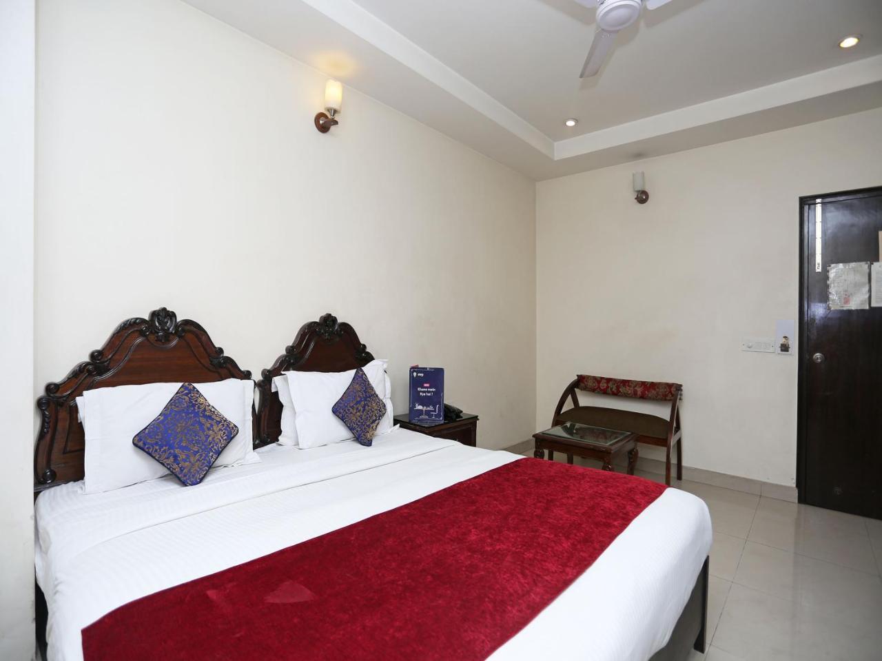 Hotel Clark Heights New Delhi Buitenkant foto