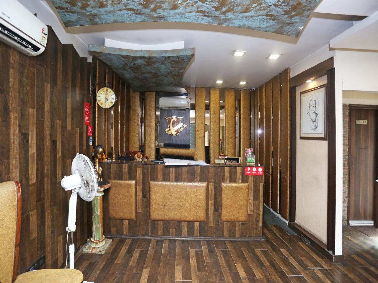 Hotel Clark Heights New Delhi Buitenkant foto