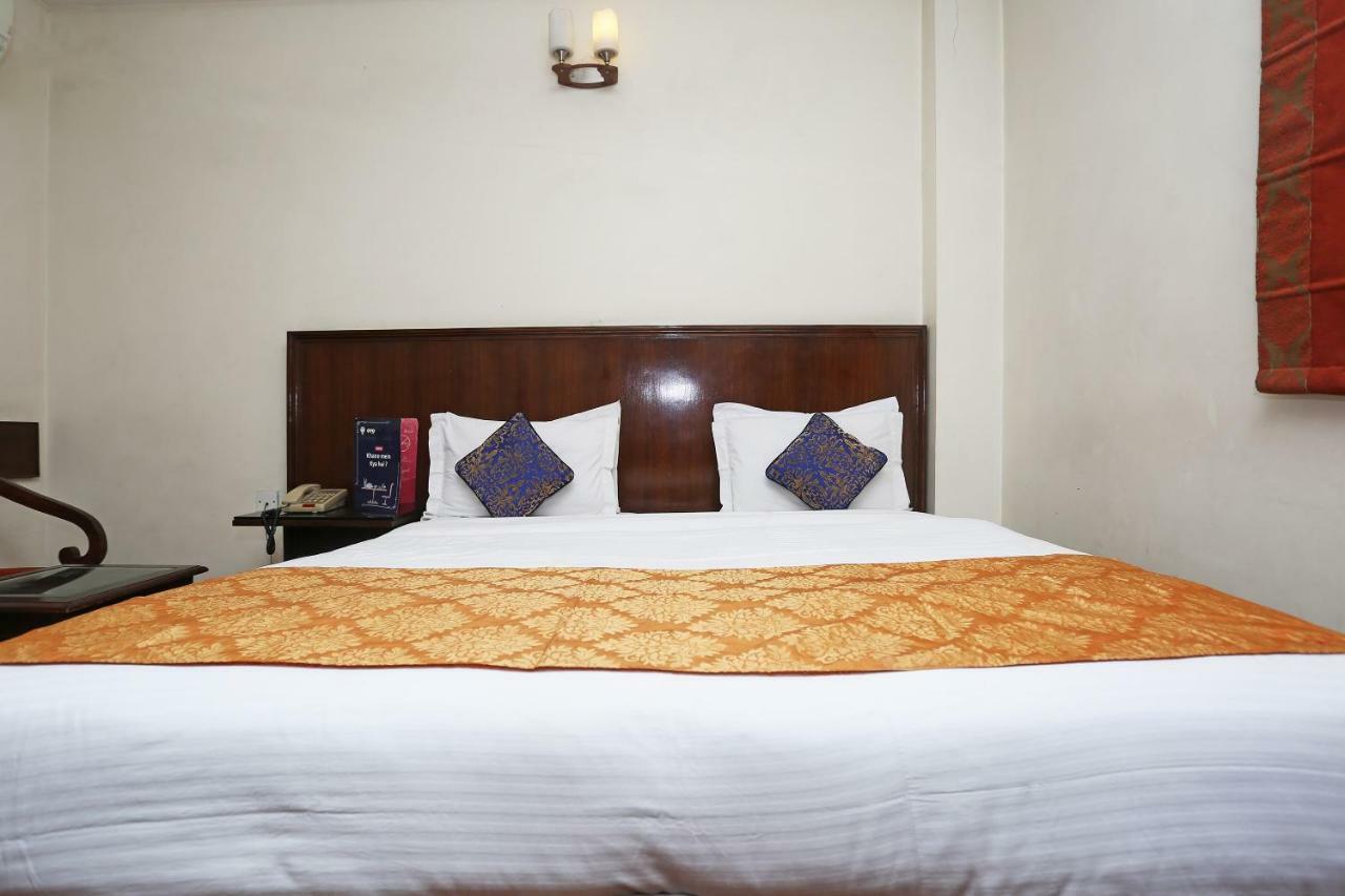 Hotel Clark Heights New Delhi Buitenkant foto
