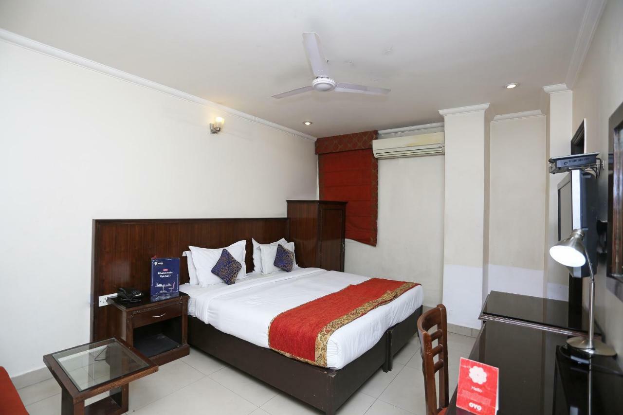 Hotel Clark Heights New Delhi Buitenkant foto