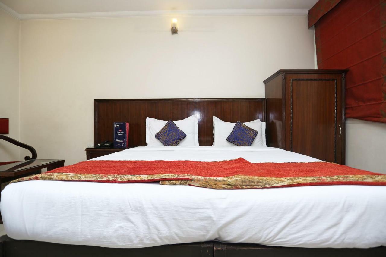 Hotel Clark Heights New Delhi Buitenkant foto