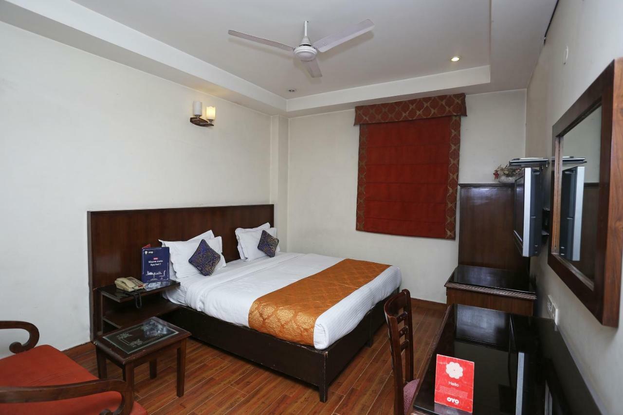 Hotel Clark Heights New Delhi Buitenkant foto