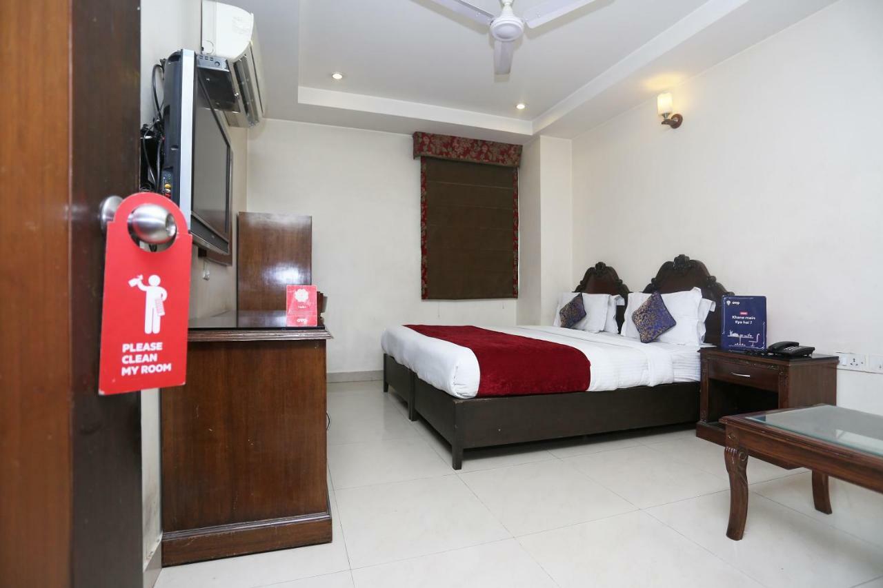 Hotel Clark Heights New Delhi Buitenkant foto